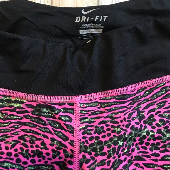 🔥Nike Dri-Fit Printed Cropped Pants Size Medium - Picture 2 of 4
